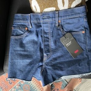Levi’s Ribcage shorts - fringe pockets, Sz 30
